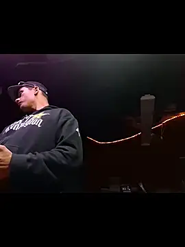 Snapshot of twistafatpipe chatting on October 26, 2025, 9:21 pm twistafatpipe online show from October 26, 2025, 9:21 pm