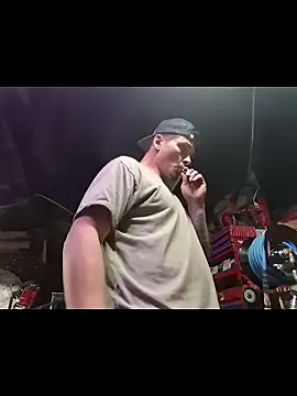 Snapshot of twistafatpipe chatting on October 28, 2025, 1:20 am twistafatpipe online show from October 28, 2025, 1:20 am