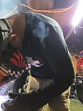 Snapshot of twistafatpipe chatting on November 18, 2025, 3:34 am twistafatpipe online show from November 18, 2025, 3:34 am