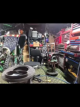 Snapshot of twistafatpipe chatting on November 19, 2025, 4:01 am twistafatpipe online show from November 19, 2025, 4:01 am