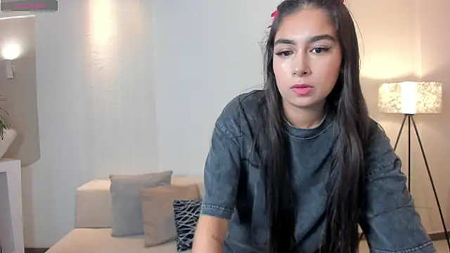 VeronicaBlue online show from November 10, 2025, 10:25 am