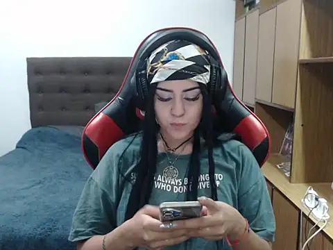 Snapshot of bluegoddessstoned chatting on December 16, 2025, 8:47 pm bluegoddessstoned online show from December 16, 2025, 8:47 pm