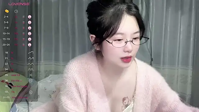 Snapshot of tender-11 chatting on November 12, 2025, 11:21 am tender-11 online show from November 12, 2025, 11:21 am