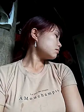 Snapshot of EllyBaby20 chatting on October 15, 2025, 7:41 am EllyBaby20 online show from October 15, 2025, 7:41 am