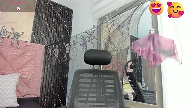 Snapshot of maia_bianchi chatting on October 23, 2025, 1:54 pm maia bianchi online show from October 23, 2025, 1:54 pm