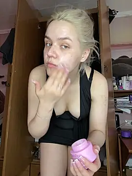Snapshot of April_Purr chatting on May 8, 2026, 7:46 am April Purr online show from May 8, 2026, 7:46 am