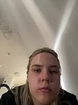 Snapshot of April_Purr chatting on July 25, 2026, 9:40 am April Purr online show from July 25, 2026, 9:40 am