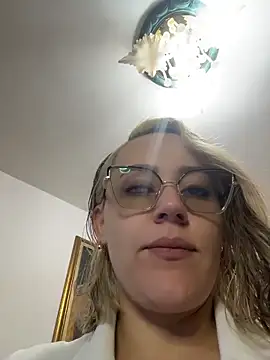 CurvyLust x online show from June 19, 2026, 1:37 pm