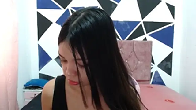 Snapshot of shy_luna18 chatting on November 19, 2025, 12:27 pm shy luna18 online show from November 19, 2025, 12:27 pm