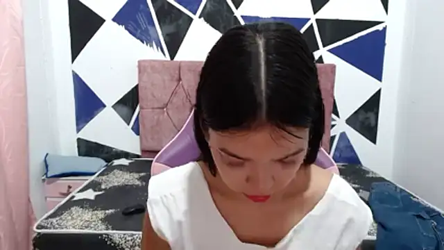 Snapshot of shy_luna18 chatting on November 28, 2025, 1:14 pm shy luna18 online show from November 28, 2025, 1:14 pm