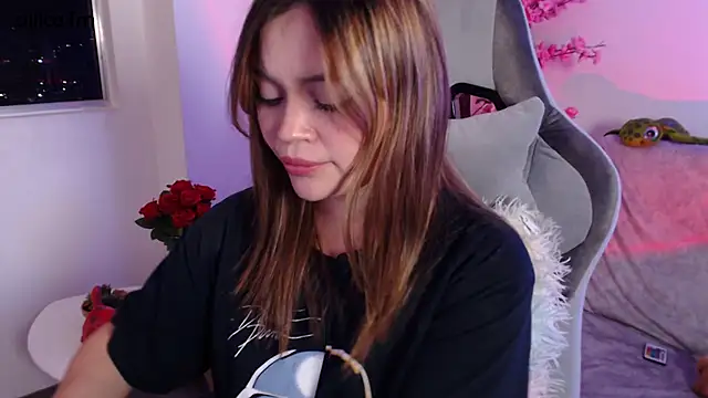 Snapshot of aliiceFM chatting on September 30, 2025, 3:11 am aliiceFM online show from September 30, 2025, 3:11 am