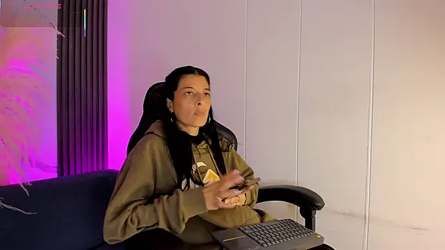 ShaunaDream online show from February 22, 2026, 4:57 am