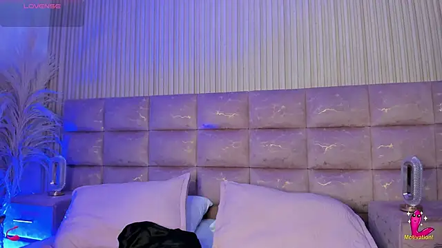 ShaunaDream online show from May 7, 2026, 4:07 am