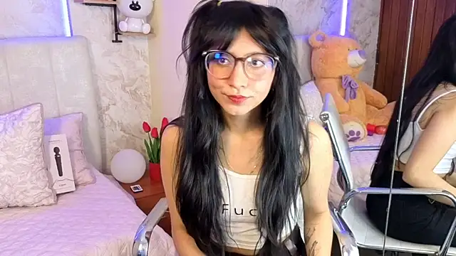 VioletxBloom online show from February 4, 2026, 8:36 pm