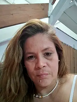 Snapshot of Chica_fuego chatting on December 17, 2025, 8:37 pm Chica fuego online show from December 17, 2025, 8:37 pm