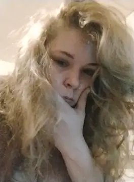 Snapshot of LacyLaurent chatting on September 22, 2025, 2:02 am LacyLaurent online show from September 22, 2025, 2:02 am