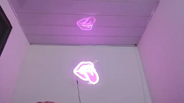 valerii fox 69 online show from May 5, 2026, 3:58 am