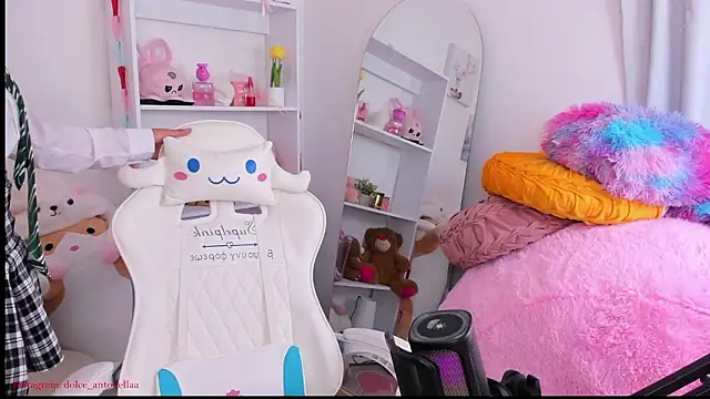 dolce antonellaa online show from March 13, 2026, 3:24 am