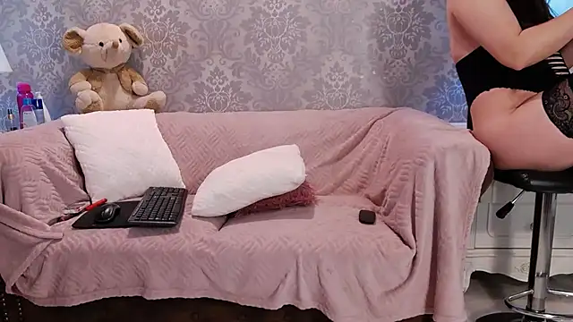Ella Raven online show from April 30, 2026, 5:25 am