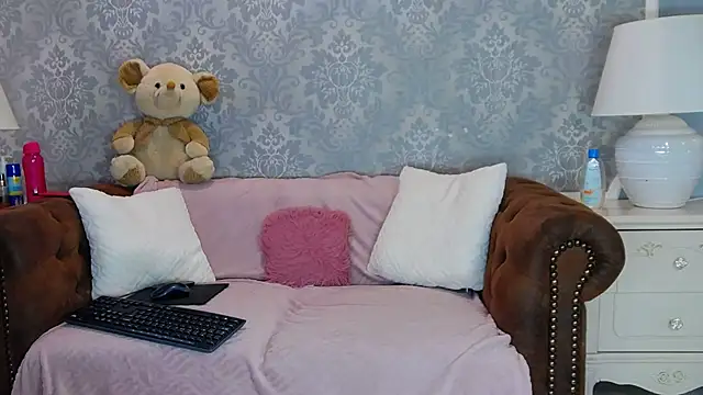 Snapshot of Ella_Raven chatting on June 25, 2026, 4:34 am Ella Raven online show from June 25, 2026, 4:34 am
