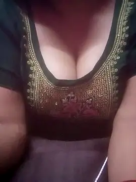 Snapshot of TINASONI chatting on July 9, 2026, 12:31 pm TINASONI online show from July 9, 2026, 12:31 pm