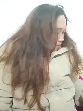 miumiu 00 online show from February 5, 2026, 12:10 pm