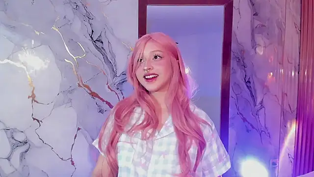 Snapshot of Suxan_White_ chatting on September 9, 2025, 12:26 pm Suxan White online show from September 9, 2025, 12:26 pm