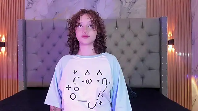 Snapshot of Suxan_White_ chatting on September 10, 2025, 11:21 am Suxan White online show from September 10, 2025, 11:21 am