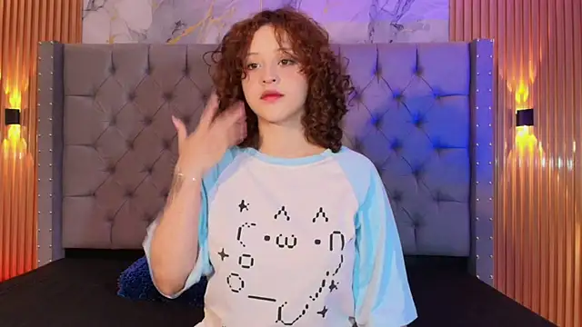 Snapshot of Suxan_White_ chatting on September 20, 2025, 11:33 am Suxan White online show from September 20, 2025, 11:33 am