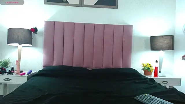 Snapshot of Lolagolden1 chatting on October 24, 2025, 12:12 pm Lolagolden1 online show from October 24, 2025, 12:12 pm