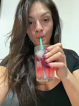 Danielaeliana online show from May 1, 2026, 4:17 am