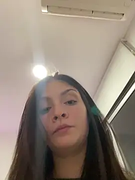 Danielaeliana online show from May 3, 2026, 2:06 am