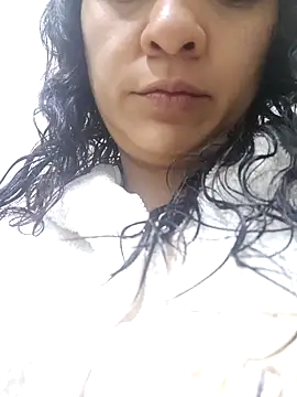 Snapshot of alison_moon7 chatting on October 14, 2025, 11:33 am alison moon7 online show from October 14, 2025, 11:33 am