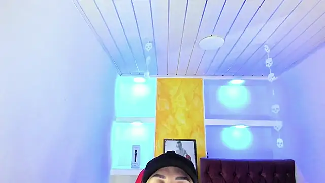 Snapshot of alison_moon7 chatting on November 6, 2025, 2:40 pm alison moon7 online show from November 6, 2025, 2:40 pm