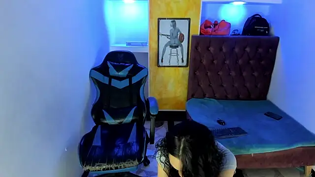 Snapshot of alison_moon7 chatting on November 11, 2025, 2:06 pm alison moon7 online show from November 11, 2025, 2:06 pm