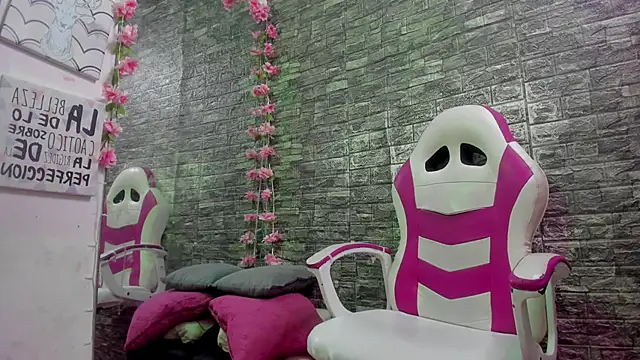 karoll  sex online show from February 26, 2026, 12:37 pm