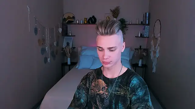 Snapshot of LawrenceMiles chatting on September 12, 2025, 10:48 am LawrenceMiles online show from September 12, 2025, 10:48 am