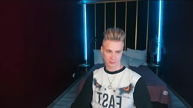 Snapshot of LawrenceMiles chatting on September 22, 2025, 10:50 am LawrenceMiles online show from September 22, 2025, 10:50 am