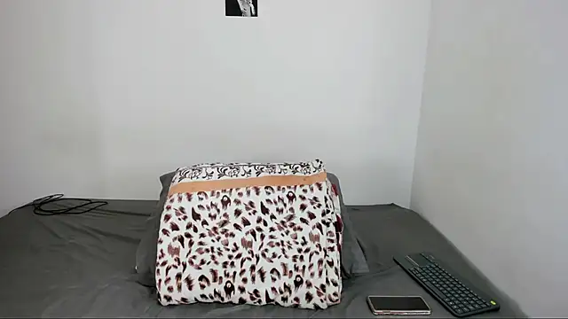 Snapshot of v3niceb1tch chatting on November 6, 2025, 4:52 pm v3niceb1tch online show from November 6, 2025, 4:52 pm