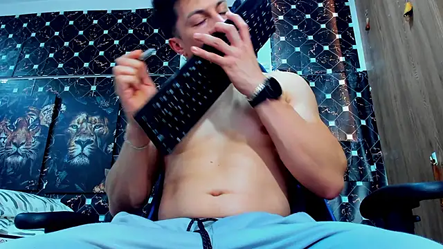 javiersexymann online show from February 18, 2026, 7:43 pm