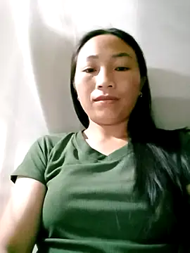 lucybaby00 online show from April 28, 2026, 8:14 pm