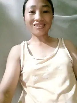 lucybaby00 online show from July 12, 2026, 12:40 pm