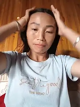 lucybaby00 online show from July 24, 2026, 10:46 am
