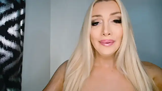 Snapshot of BarbiLive chatting on November 6, 2025, 7:20 am BarbiLive online show from November 6, 2025, 7:20 am