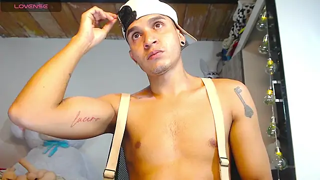 Angel latinboy online show from April 23, 2026, 1:35 pm