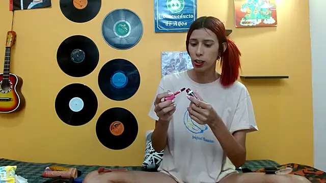 skinnyverus18 online show from October 23, 2025, 7:01 pm