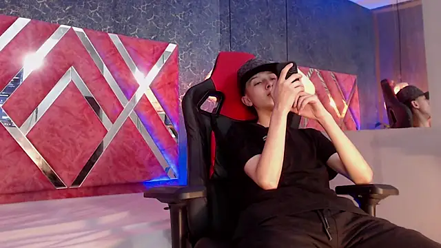 Snapshot of ArthurCox chatting on September 8, 2025, 11:37 pm ArthurCox online show from September 8, 2025, 11:37 pm