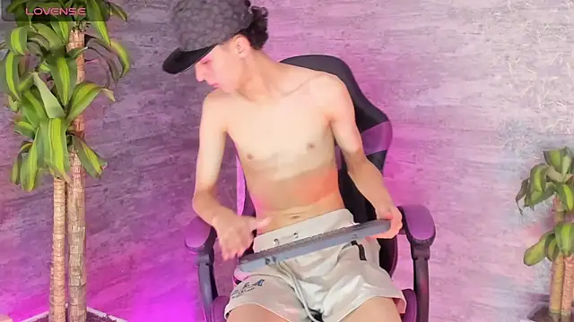 Snapshot of ArthurCox chatting on September 16, 2025, 5:47 pm ArthurCox online show from September 16, 2025, 5:47 pm