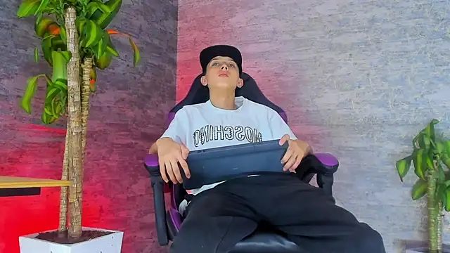 Snapshot of ArthurCox chatting on September 20, 2025, 5:36 pm ArthurCox online show from September 20, 2025, 5:36 pm