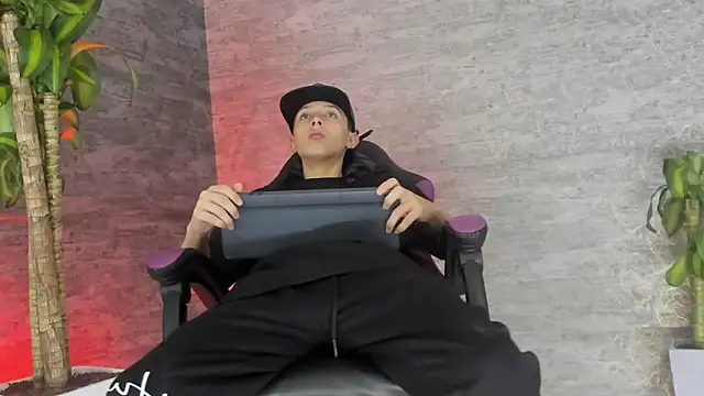 Snapshot of ArthurCox chatting on September 21, 2025, 5:36 pm ArthurCox online show from September 21, 2025, 5:36 pm